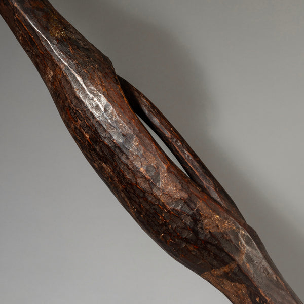 A SIMPLE LONG WOODEN SHIELD WITH PIGMENT DECORATION, DINKA TRIBE OF EAST AFRICA ( No 4234 )