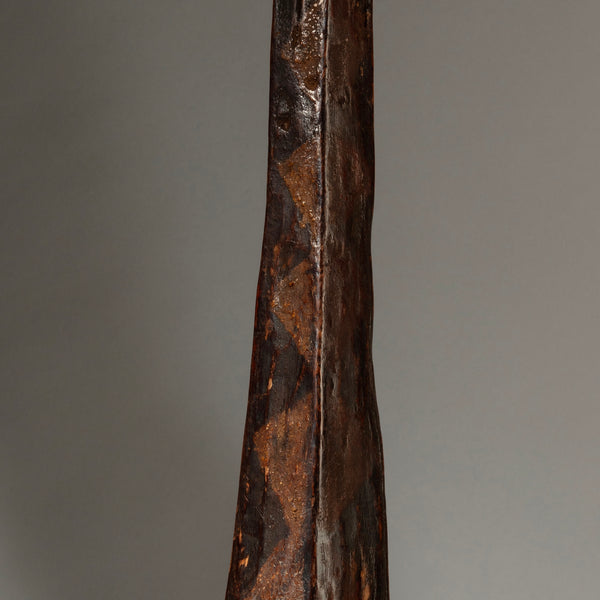 A SIMPLE LONG WOODEN SHIELD WITH PIGMENT DECORATION, DINKA TRIBE OF EAST AFRICA ( No 4234 )