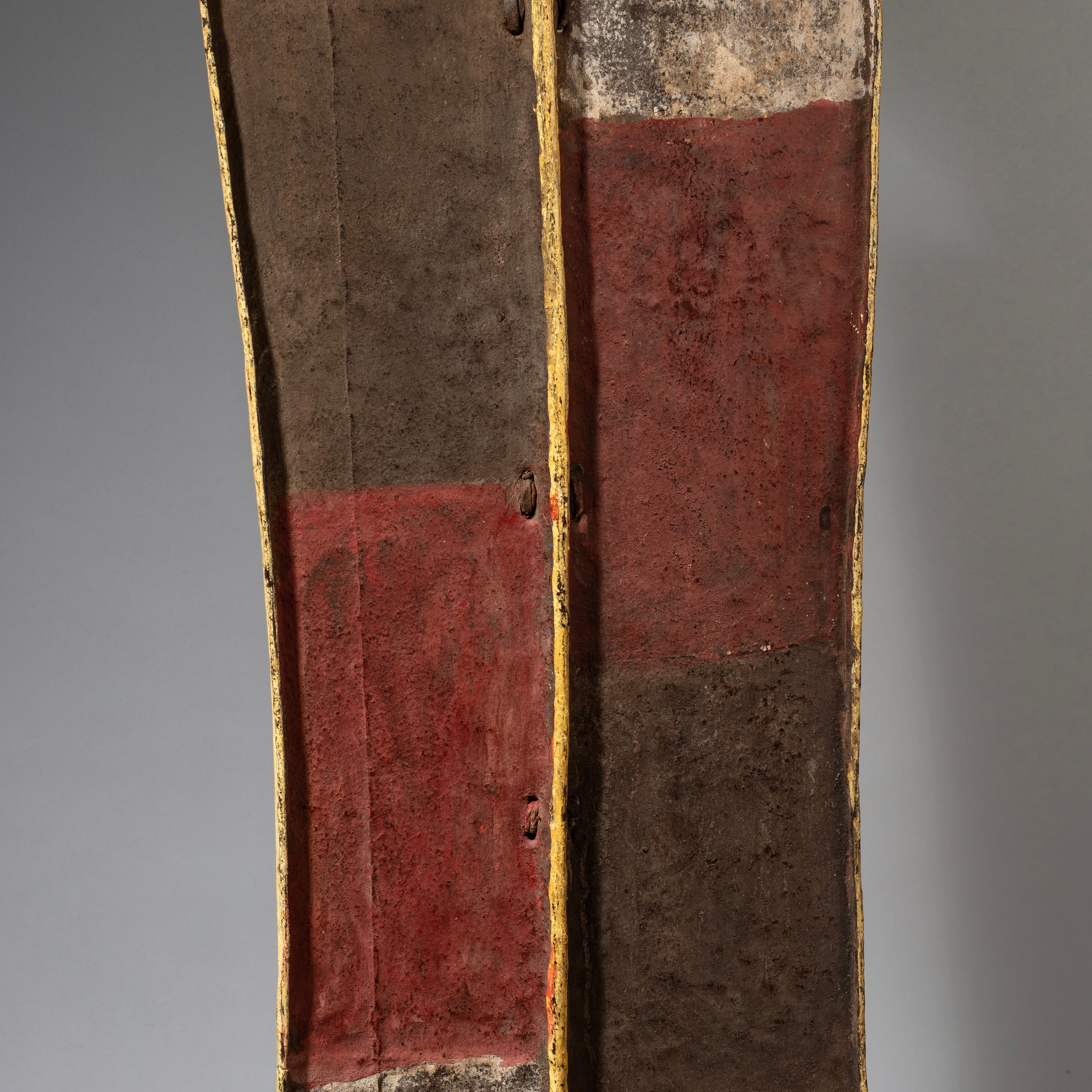 Sold A GRAPHIC METAL SHIELD, TURKANA TRIBE  E.AFRICA ( No 4284 )