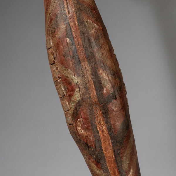 A SIMPLE WOODEN SHIELD WITH PIGMENT DECORATION, DINKA TRIBE OF EAST AFRICA ( No 4235 )