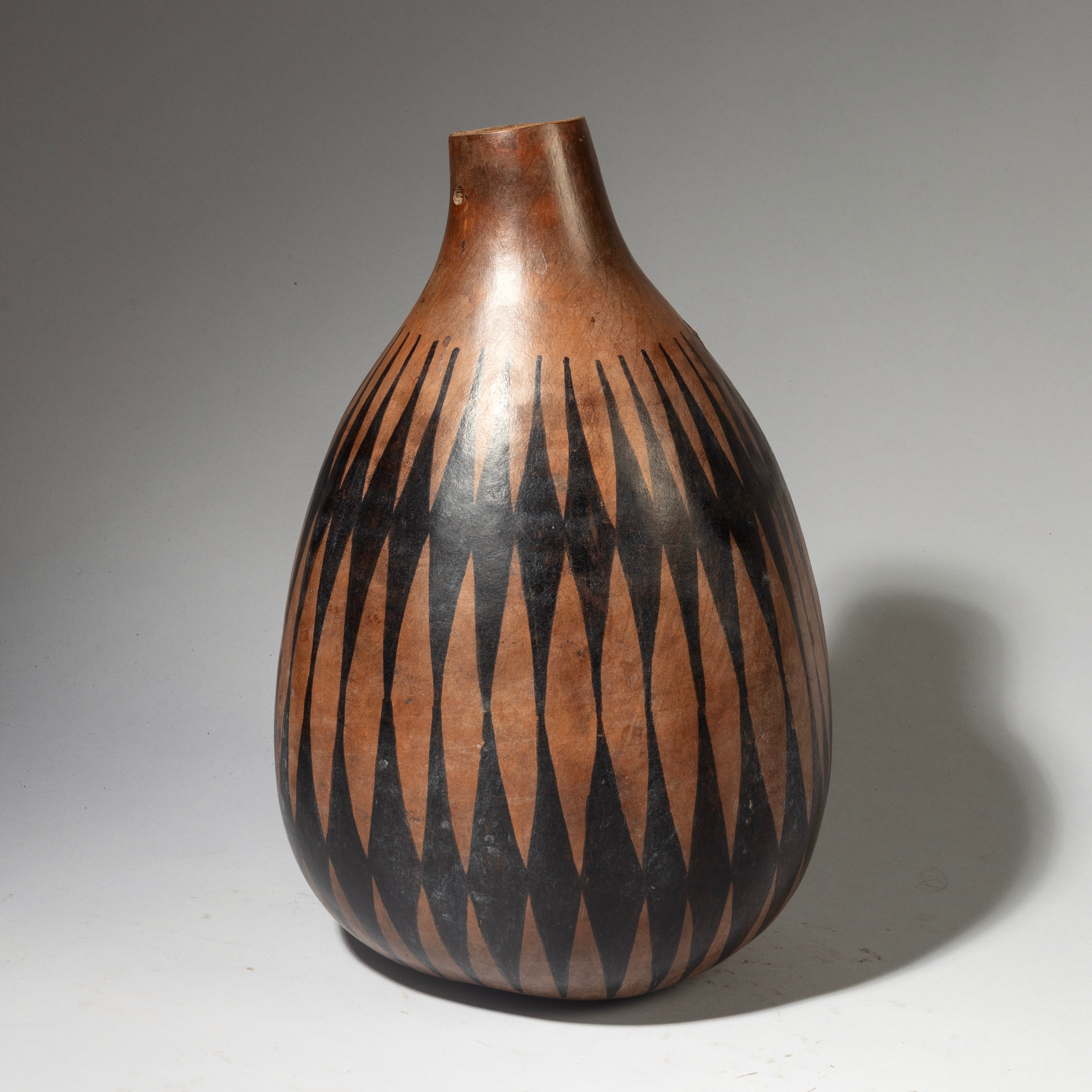 A GRAPHIC MEDIUM SIZED GOURD FROM TUTSI TRIBE OF RWANDA E.AFRICA ( No 4279) (Copy)