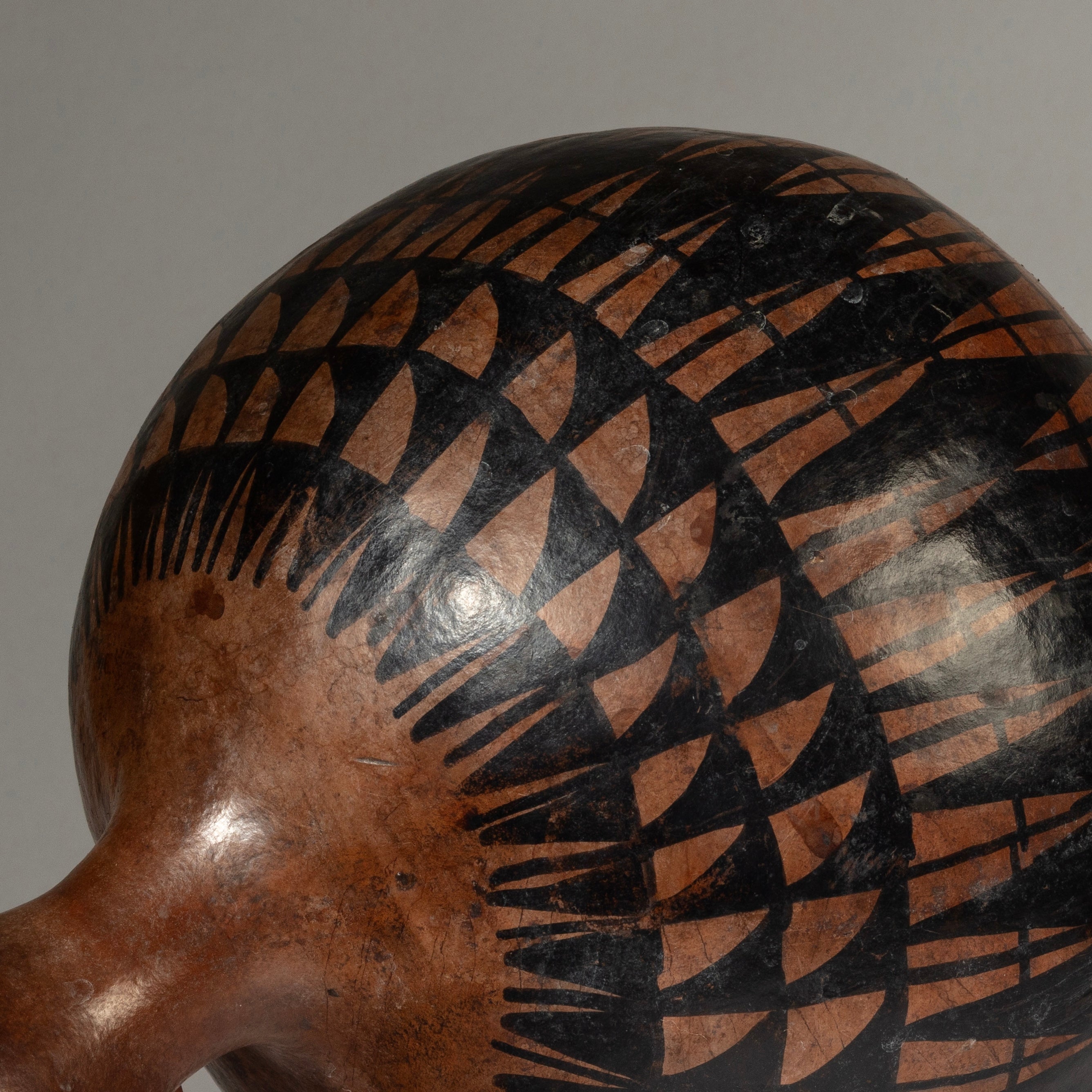 A SMALL, BEAUTIFULLY DECORATED GOURD VESSEL FROM TUTSI TRIBE OF RWANDA E. AFRICA ( No 4232 )