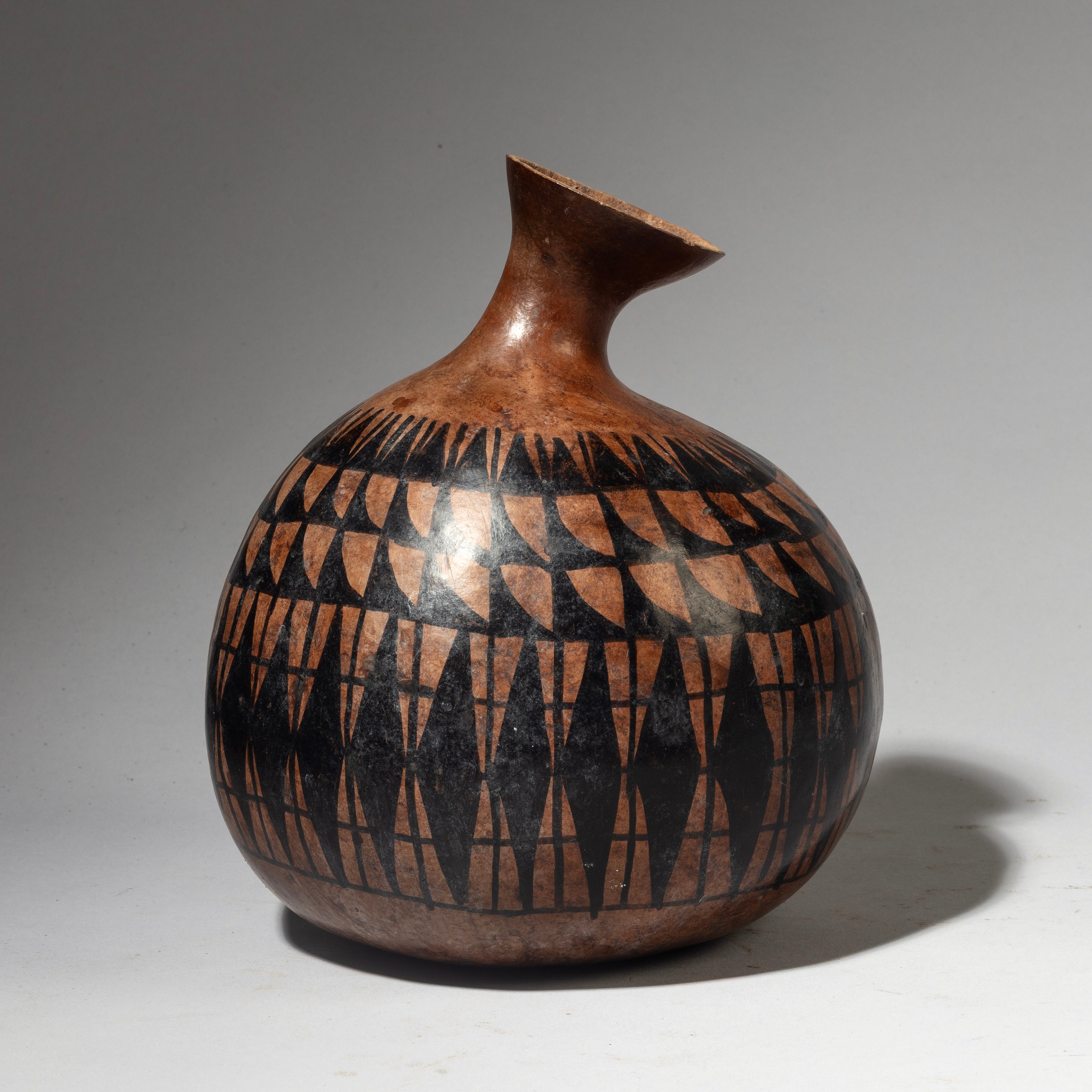 A SMALL, BEAUTIFULLY DECORATED GOURD VESSEL FROM TUTSI TRIBE OF RWANDA E. AFRICA ( No 4232 )