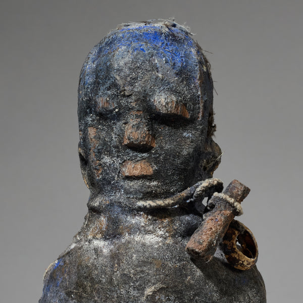 A STRIKING EWE BLUE PIGMENT POWER FIGURE ( No 2714)