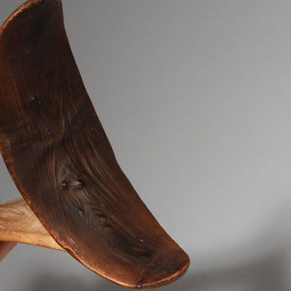 A RARE PERFECT ENGRAVED HEADREST FROM BONI TRIBE ( No 4285 )
