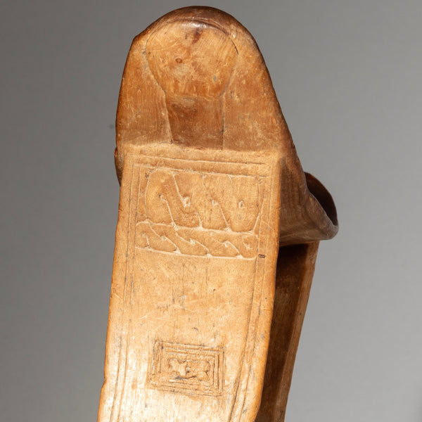 A RARE PERFECT ENGRAVED HEADREST FROM BONI TRIBE ( No 4285 )