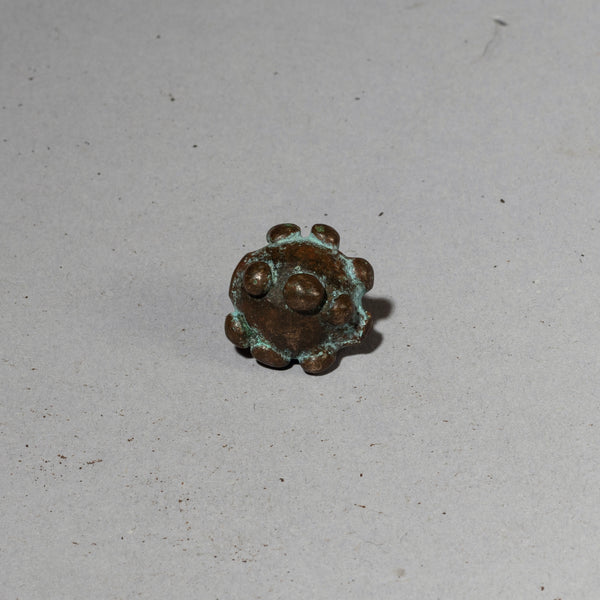 AN UNUSUAL ANTIQUE 19THC AKAN GOLD MEASURING WEIGHT ( No 4273 )