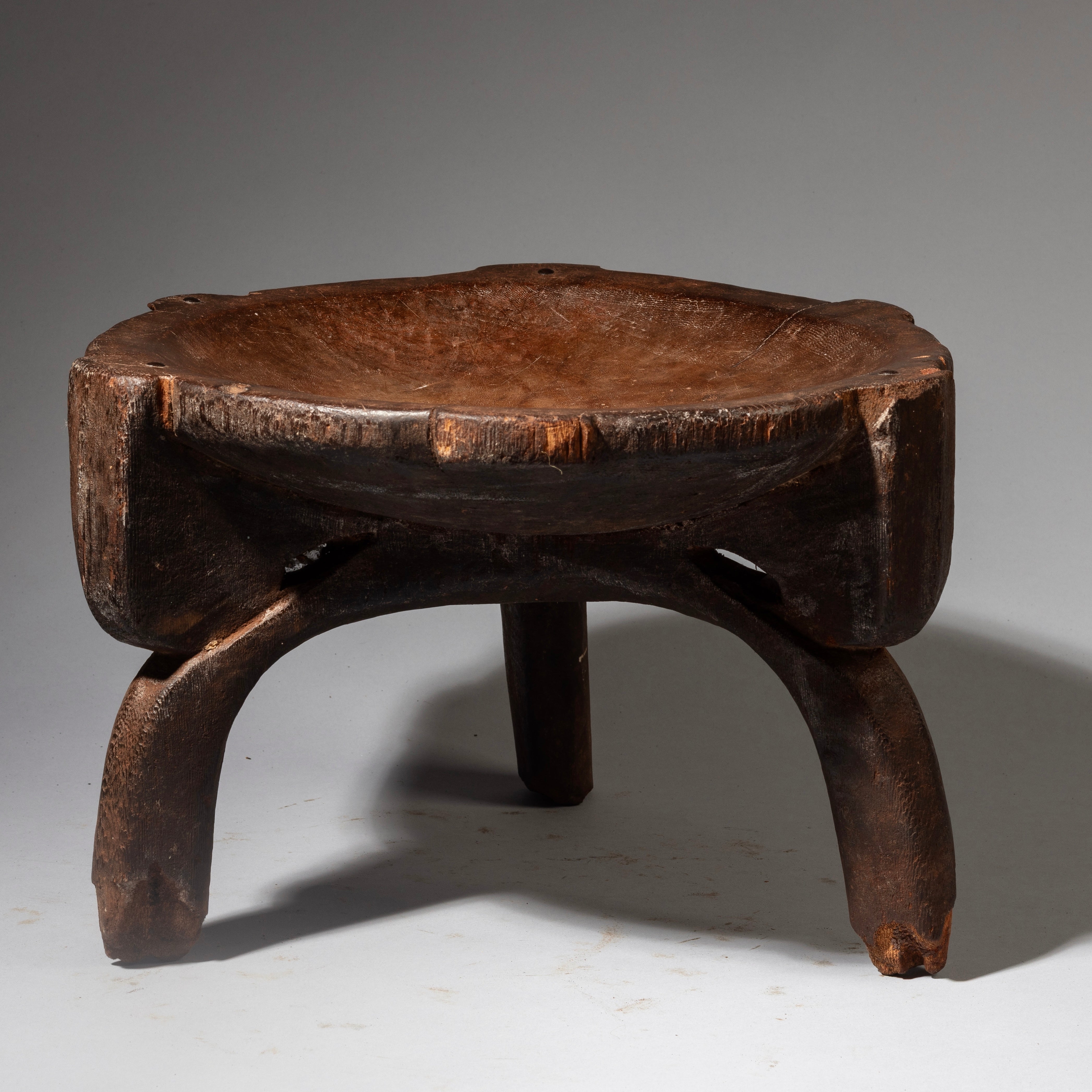 A MEDIUM SIZED OLD AND PRETTY STOOL FROM THE HE HE TRIBE TANZANIA ( No 4272 )