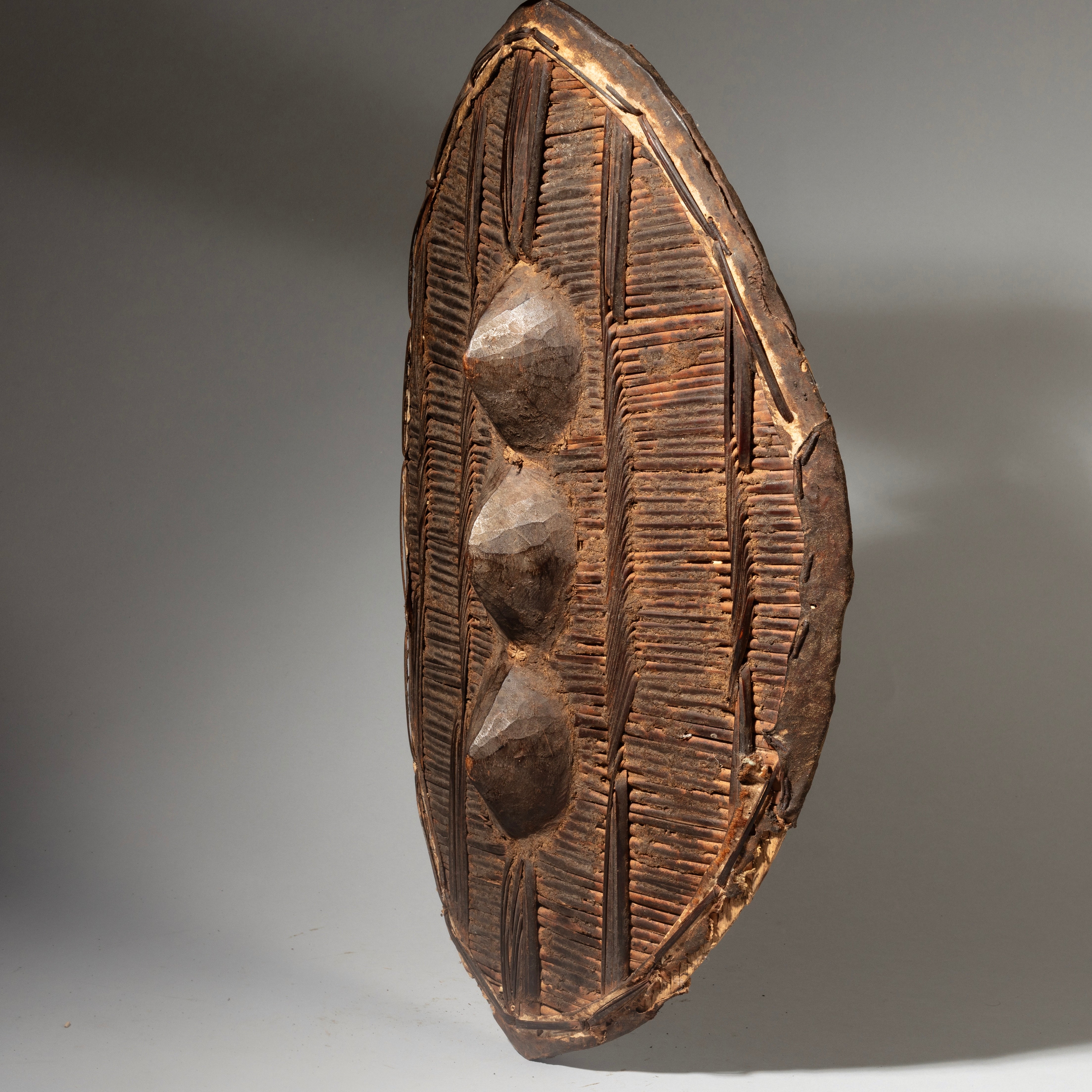 A WOVEN SHIELD WITH 3 NIPPLES, FROM GANDA TRIBE OF NIGERIA, W.AFRICA ( No 4298 )