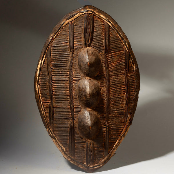 A WOVEN SHIELD WITH 3 NIPPLES, FROM GANDA TRIBE OF NIGERIA, W.AFRICA ( No 4298 )