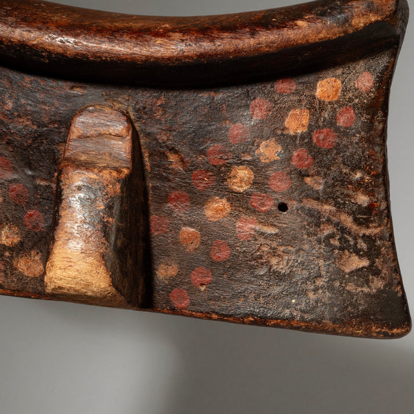 A FACE SHAPED HEADREST, RENDILLE TRIBE OF KENYA ( No 4286 )