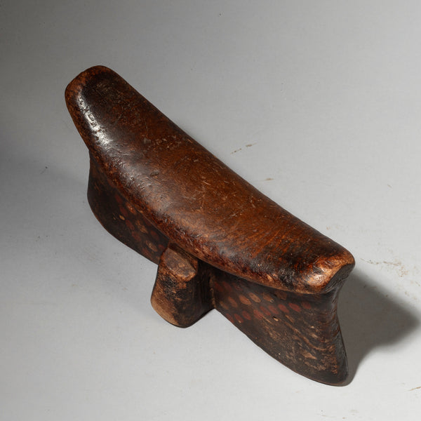 A FACE SHAPED HEADREST, RENDILLE TRIBE OF KENYA ( No 4286 )