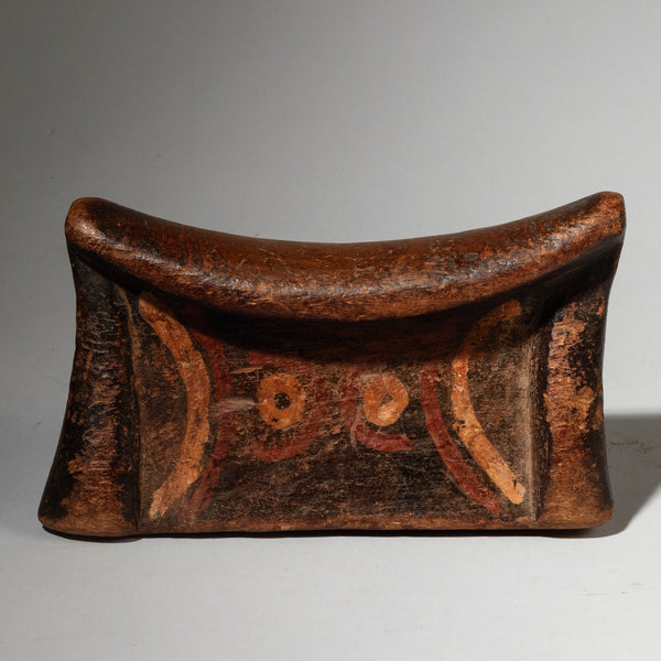 A FACE SHAPED HEADREST, RENDILLE TRIBE OF KENYA ( No 4286 )