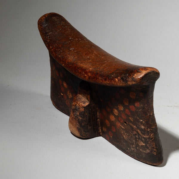 A FACE SHAPED HEADREST, RENDILLE TRIBE OF KENYA ( No 4286 )
