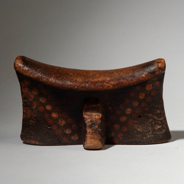 A FACE SHAPED HEADREST, RENDILLE TRIBE OF KENYA ( No 4286 )