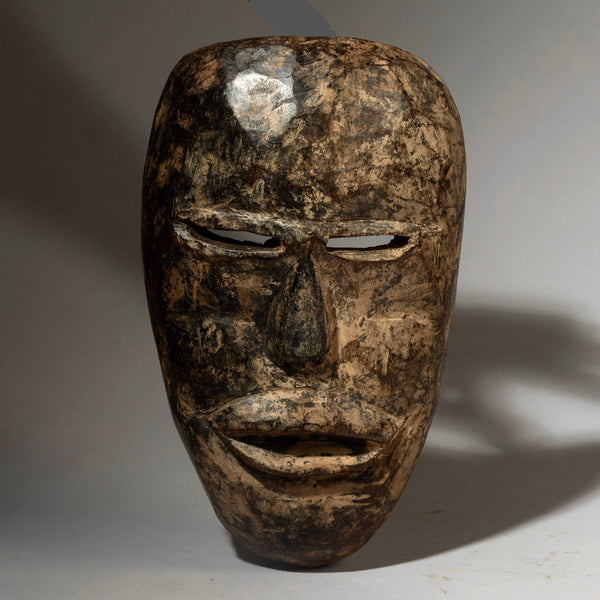 A PIED MASK FROM THE PENDE TRIBE OF THE CONGO ( No 4304 )