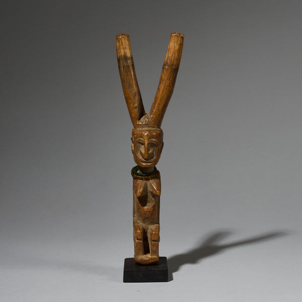 A CUBIST CATAPULT FROM THE DOGON TRIBE IVORY COAST ( No 2723 )