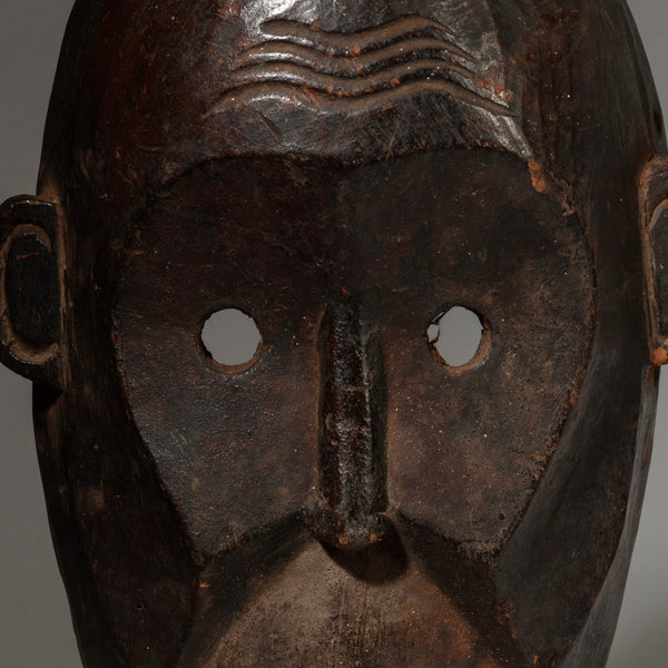 AN EXPRESSIVE MONKEY  NYAMWEZI MASK FROM TANZANIA E AFRICA (No 4314 )