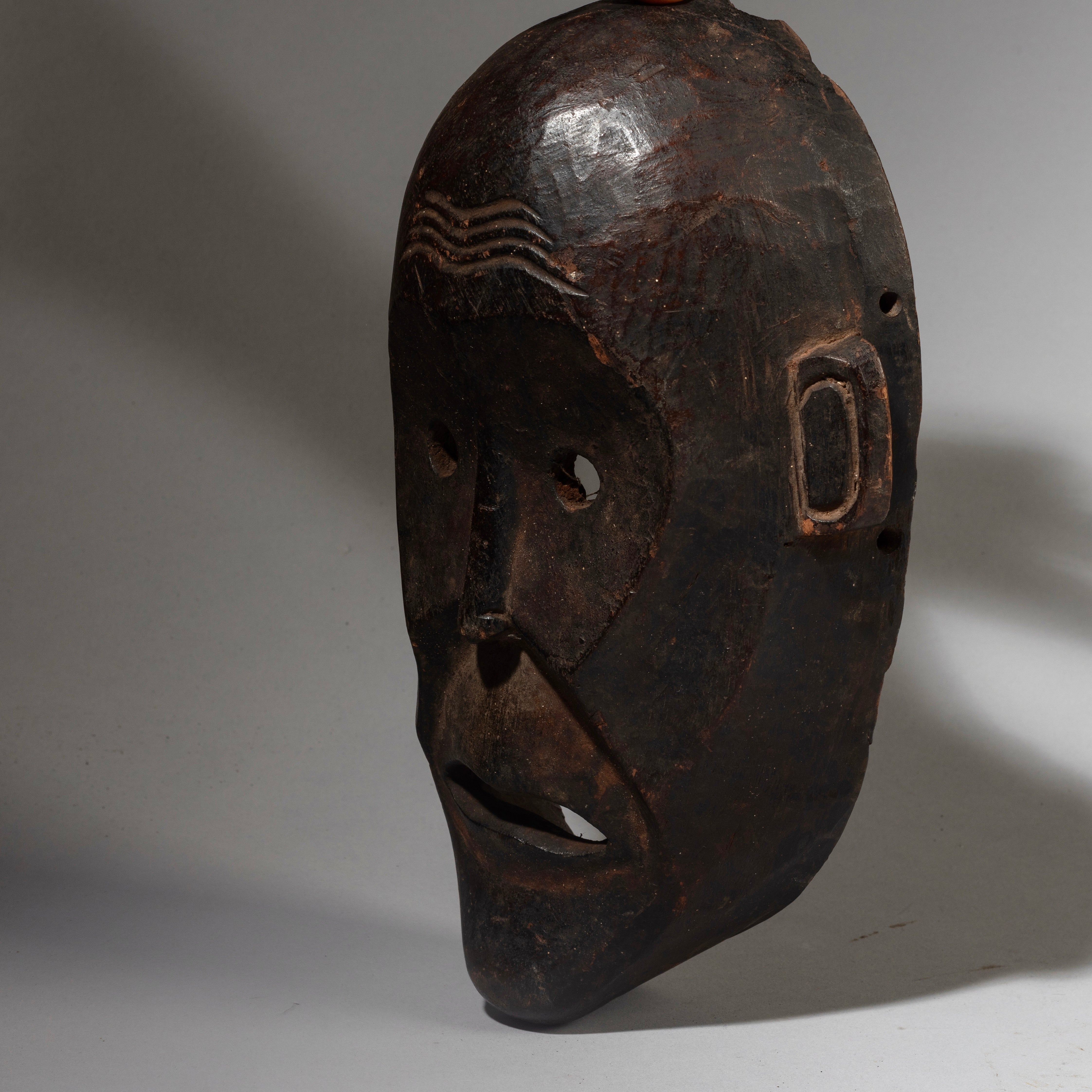 AN EXPRESSIVE MONKEY  NYAMWEZI MASK FROM TANZANIA E AFRICA (No 4314 )