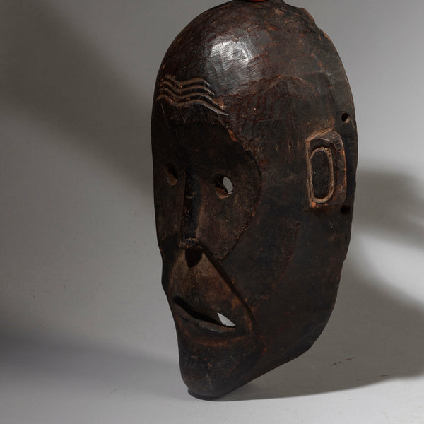AN EXPRESSIVE MONKEY  NYAMWEZI MASK FROM TANZANIA E AFRICA (No 4314 )