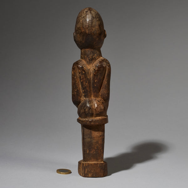 A SEATED LOBI THIL FIGURE, BURKINA FASO ( No 2775 )