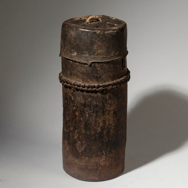 A TRADITIONAL WOODEN CYLINDRICAL VESSEL, TURKANA TRIBE KENYA ( No 4300 )