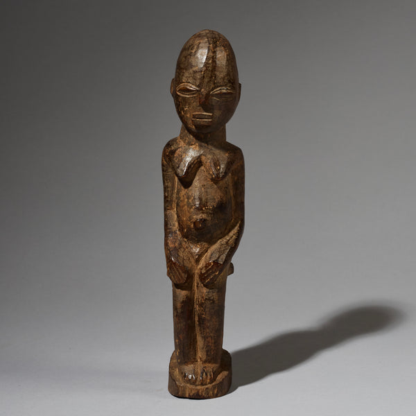 A SEATED LOBI THIL FIGURE, BURKINA FASO ( No 2775 )