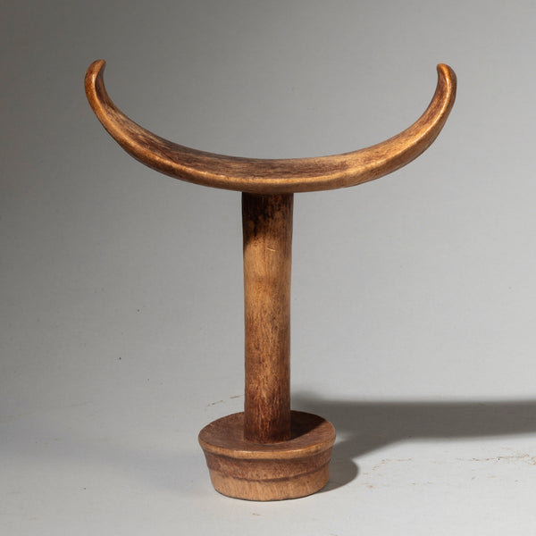 AN EXTRAORDINARY, HIGHLY PATINATED HEADREST FROM BONI TRIBE ( No 4287 )