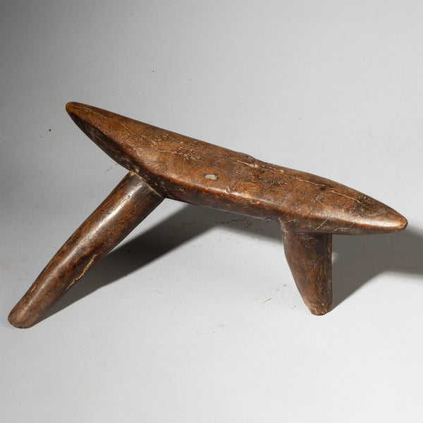 A CHUNKY LARGE DINKA TRIBE HEADREST [ No 4317]