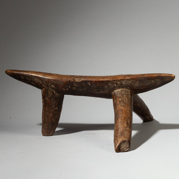 A CHUNKY LARGE DINKA TRIBE HEADREST [ No 4317]