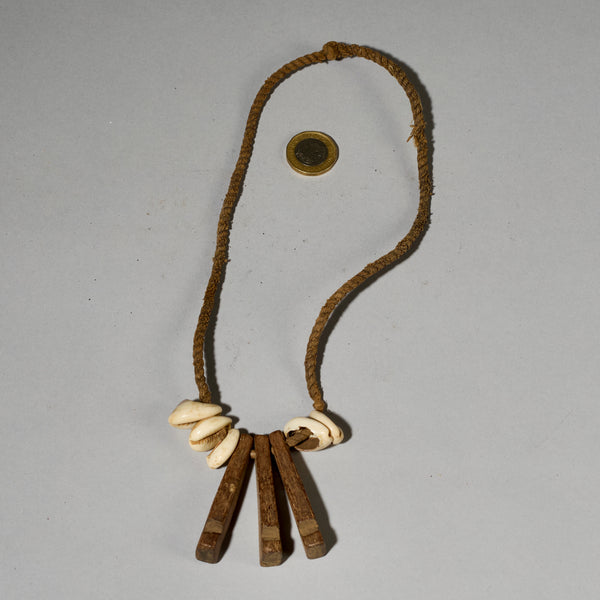 AN UNUSUAL WOOD +COWRIE SHELL NECKLACE, SOMBA TRIBE N TOGO ( No 2806 )