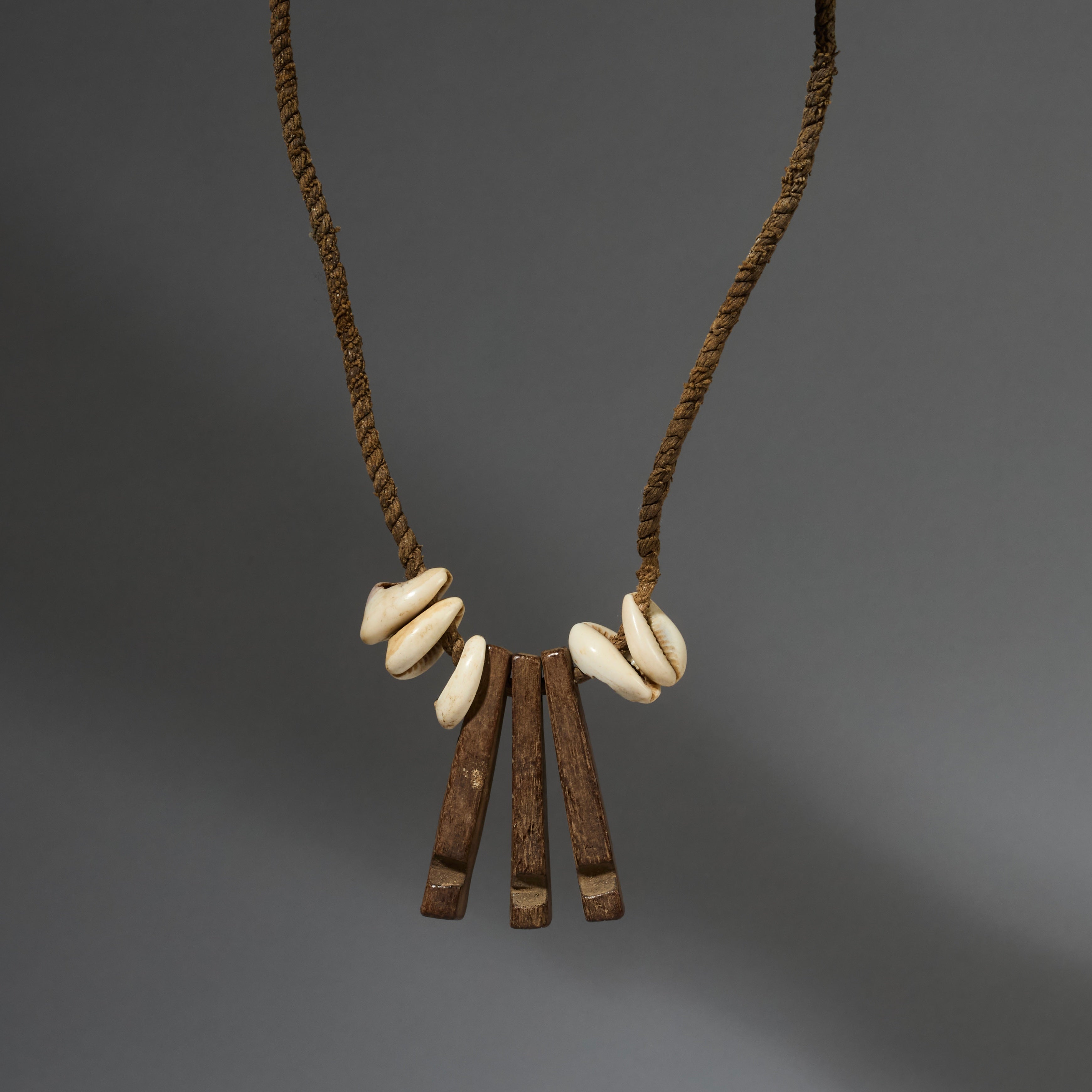 AN UNUSUAL WOOD +COWRIE SHELL NECKLACE, SOMBA TRIBE N TOGO ( No 2806 )