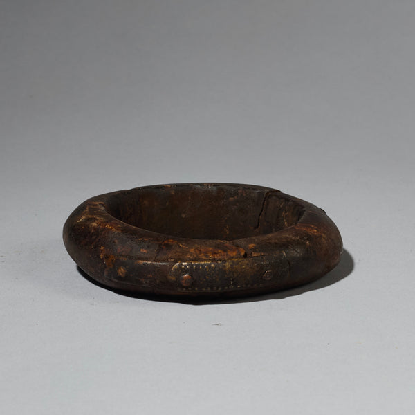 A SUBLIME STONE BRACELET WITH METAL REPAIRS FROM MALI ( No 2768 )