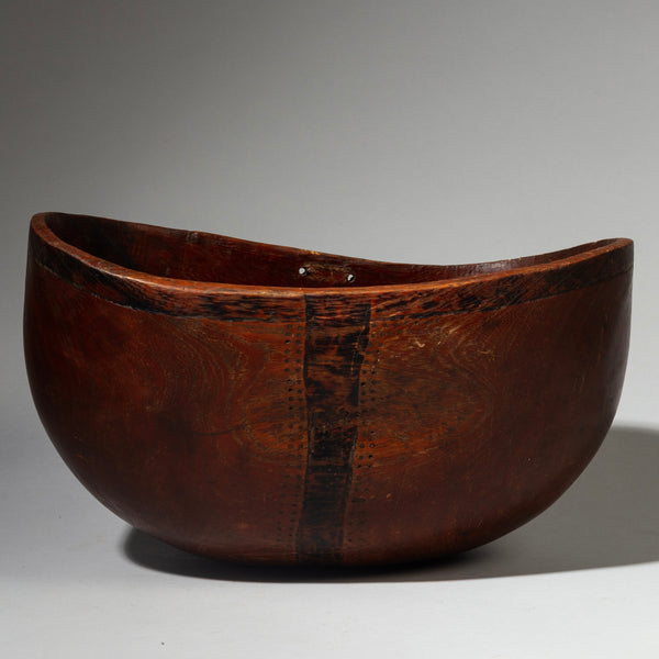 A GENEROUS WOODEN BOWL, TURKANA TRIBE KENYA ( No 4261 )