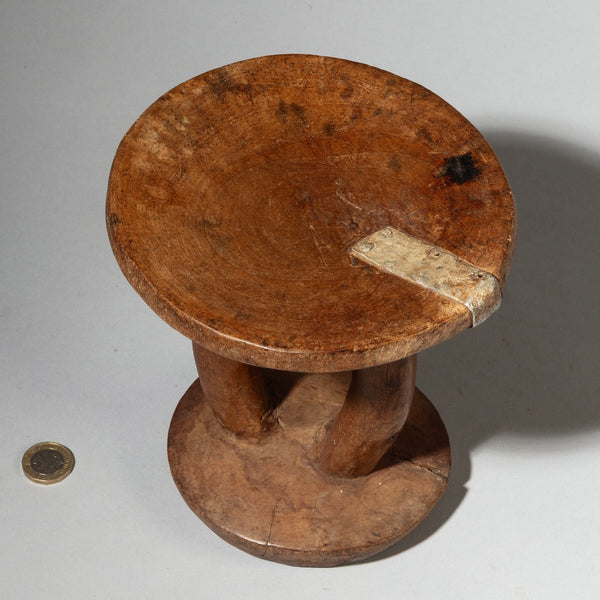 A VERY NICE HEADREST, POKOT TRIBE KENYA (No 4219 )