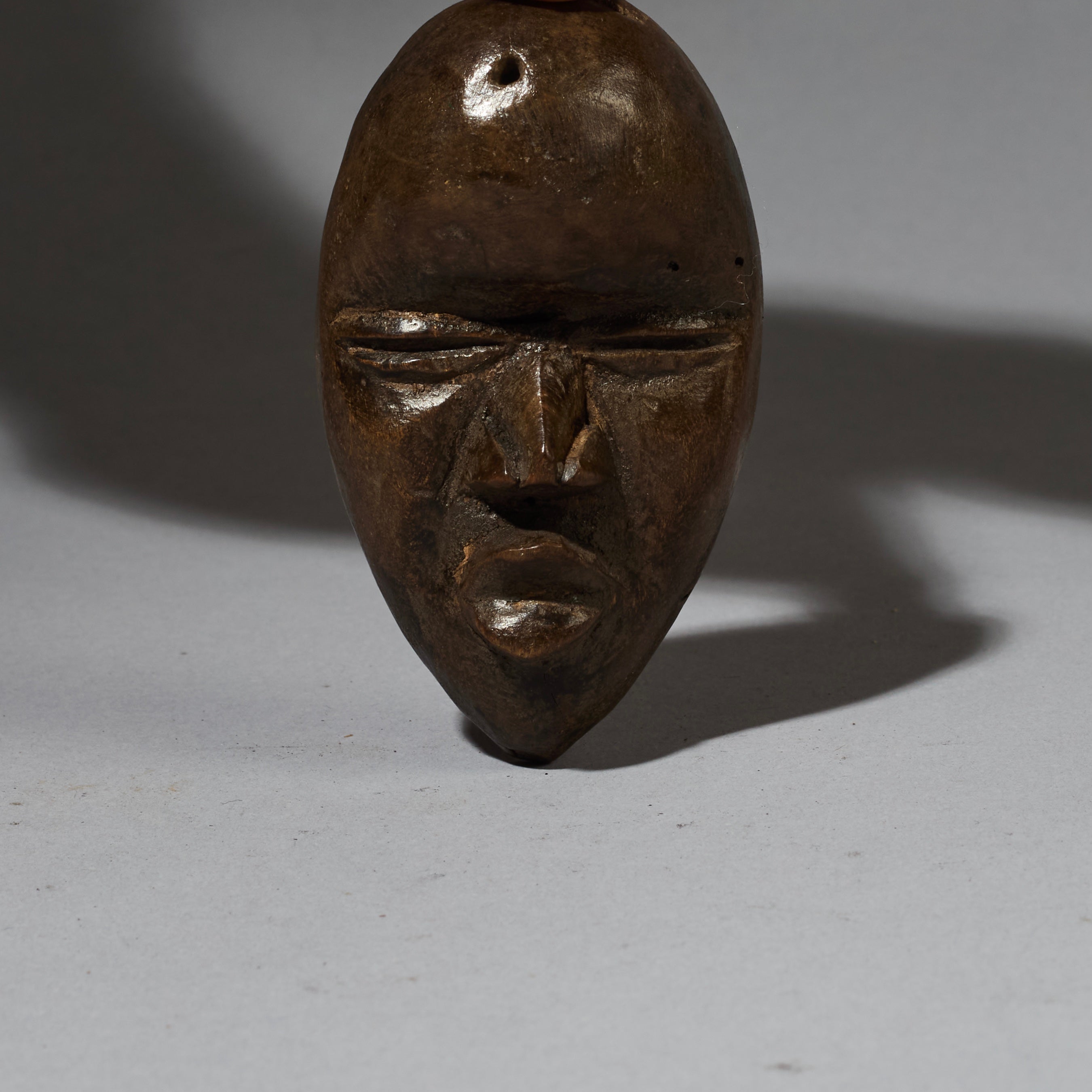 AN EXPRESSIVE DAN PASSPORT MASK FROM THE IVORY COAST ( No 2748)