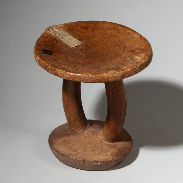 A VERY NICE HEADREST, POKOT TRIBE KENYA (No 4219 )