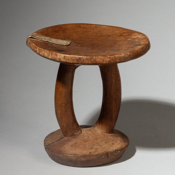 A VERY NICE HEADREST, POKOT TRIBE KENYA (No 4219 )