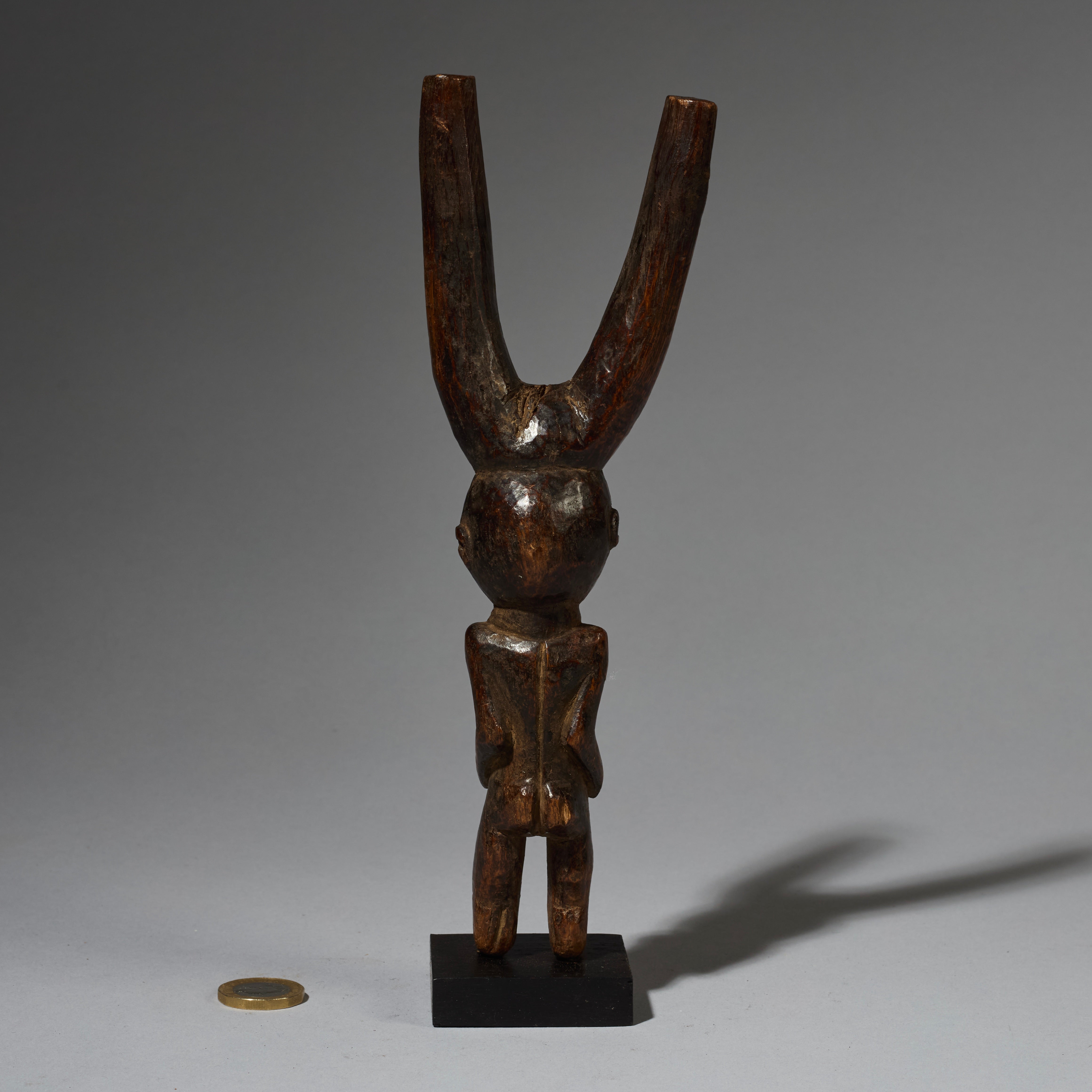 A WELL USED REFINED CATAPULT FROM THE LOBI TRIBE IVORY COAST ( No 2725 )