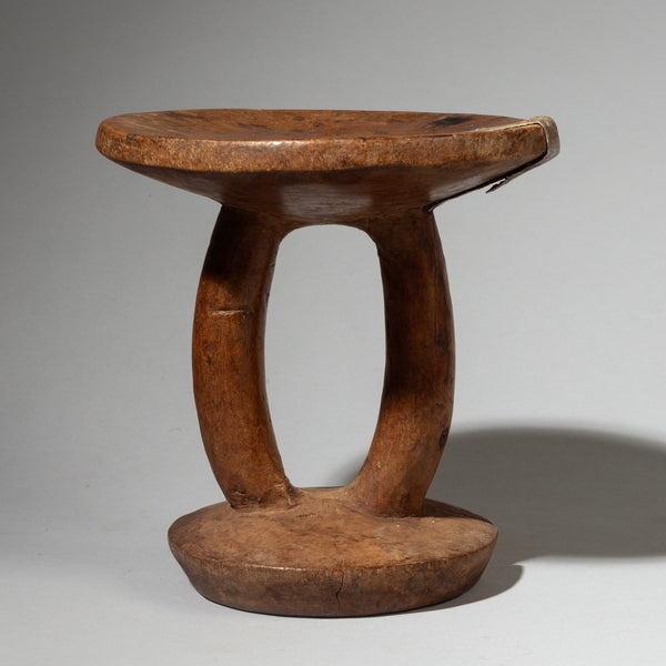 A VERY NICE HEADREST, POKOT TRIBE KENYA (No 4219 )