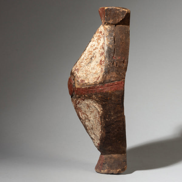 A WONDERFUL, WHITE DINKA SHIELD WITH PIGMENT DECORATION , FROM EAST AFRICA ( No 4252) (Copy)