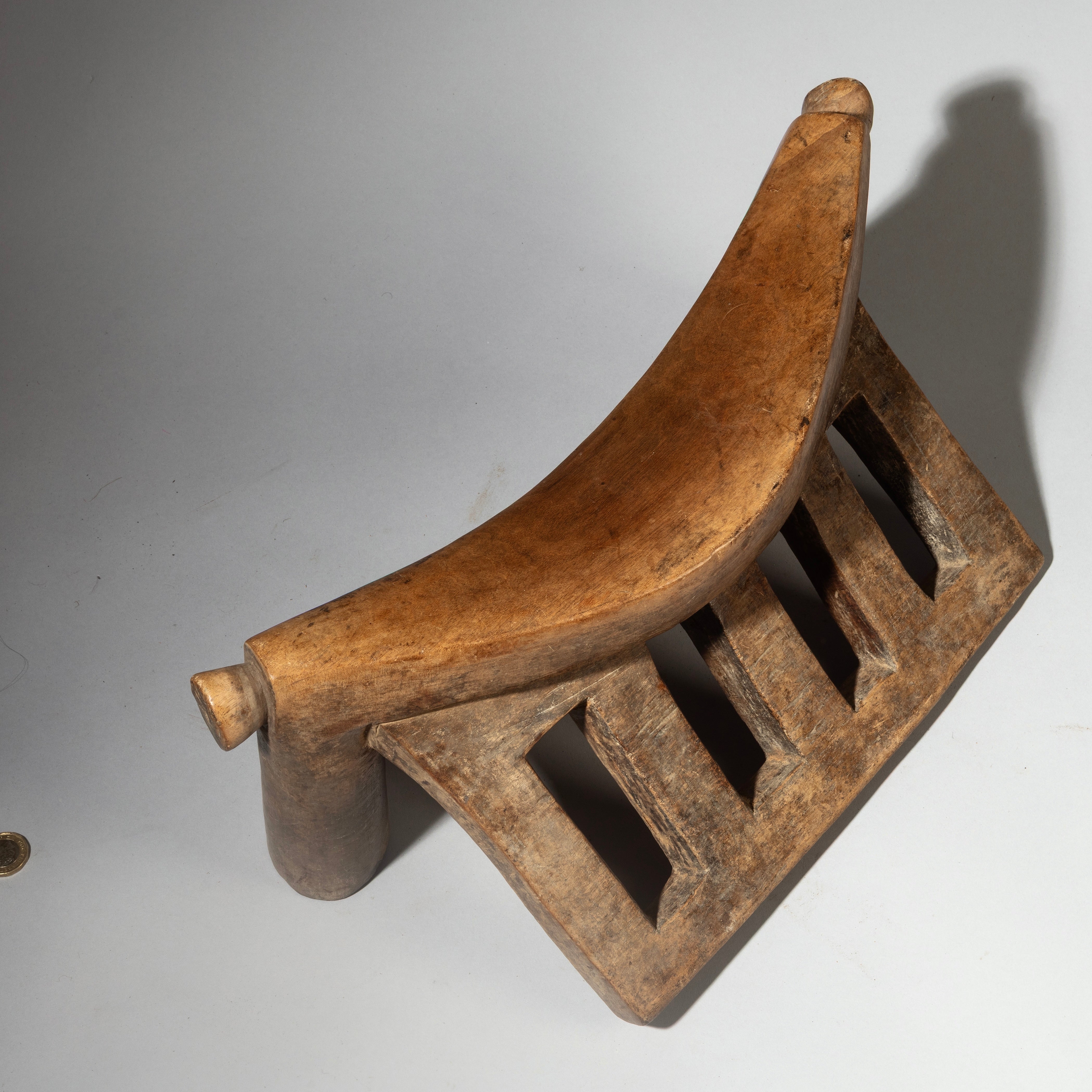 A CHUNKY DINKA HEADREST WITH INTERESTING DETAILS, SUDAN, E AFRICA ( No 4242 )
