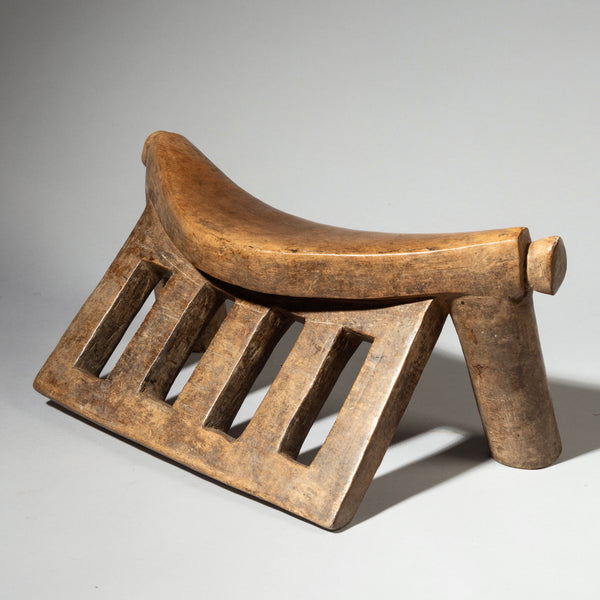 A CHUNKY DINKA HEADREST WITH INTERESTING DETAILS, SUDAN, E AFRICA ( No 4242 )