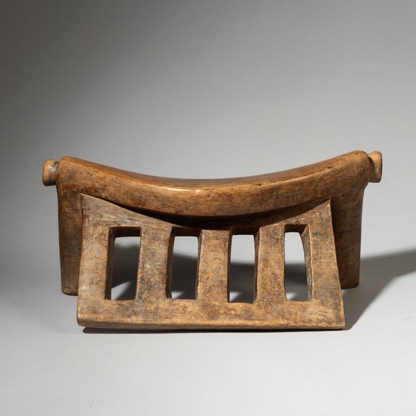A CHUNKY DINKA HEADREST WITH INTERESTING DETAILS, SUDAN, E AFRICA ( No 4242 )