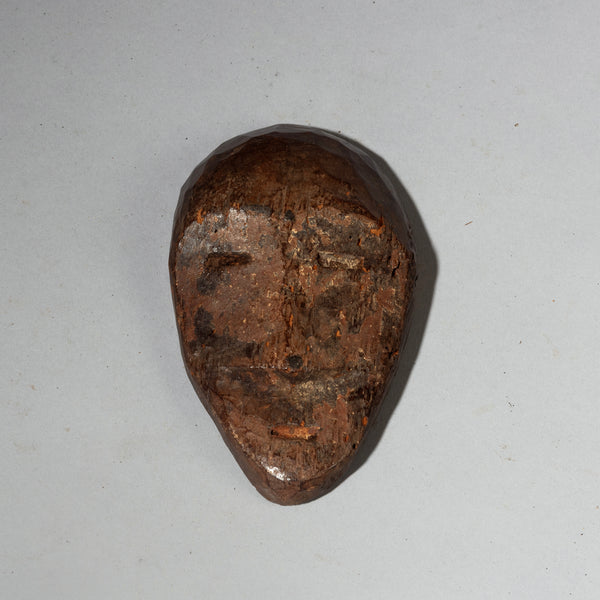A PRECISE PASSPORT MASK WITH REMNANTS OF PIGMENT , LEGA TRIBE CONGO ( No 4267 )