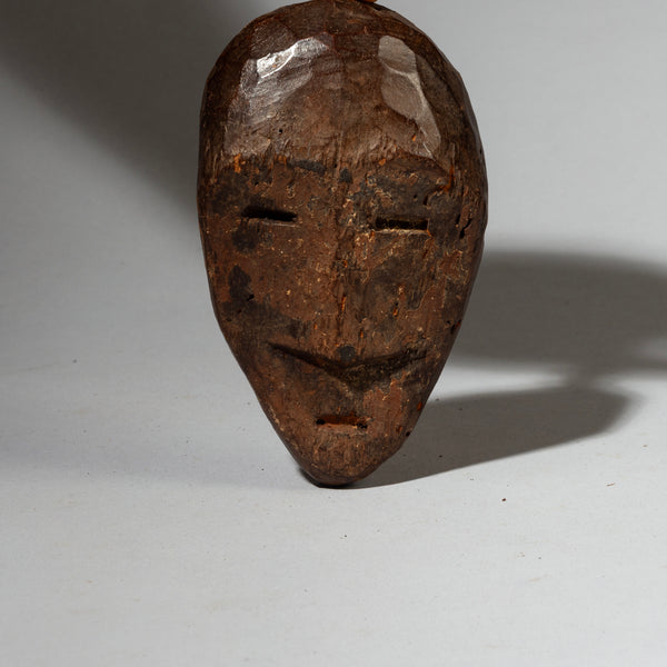A PRECISE PASSPORT MASK WITH REMNANTS OF PIGMENT , LEGA TRIBE CONGO ( No 4267 )