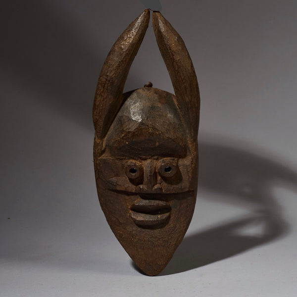 A HORNED DAN /KRAN MASK FROM THE IVORY COAST ( No 2769 )