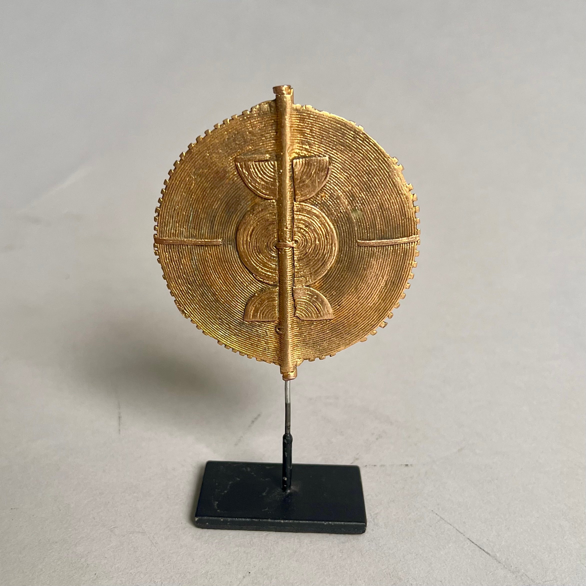 A REFINED BRASS DISC PENDANT, BAULE TRIBE IVORY COAST. ( No 2671)