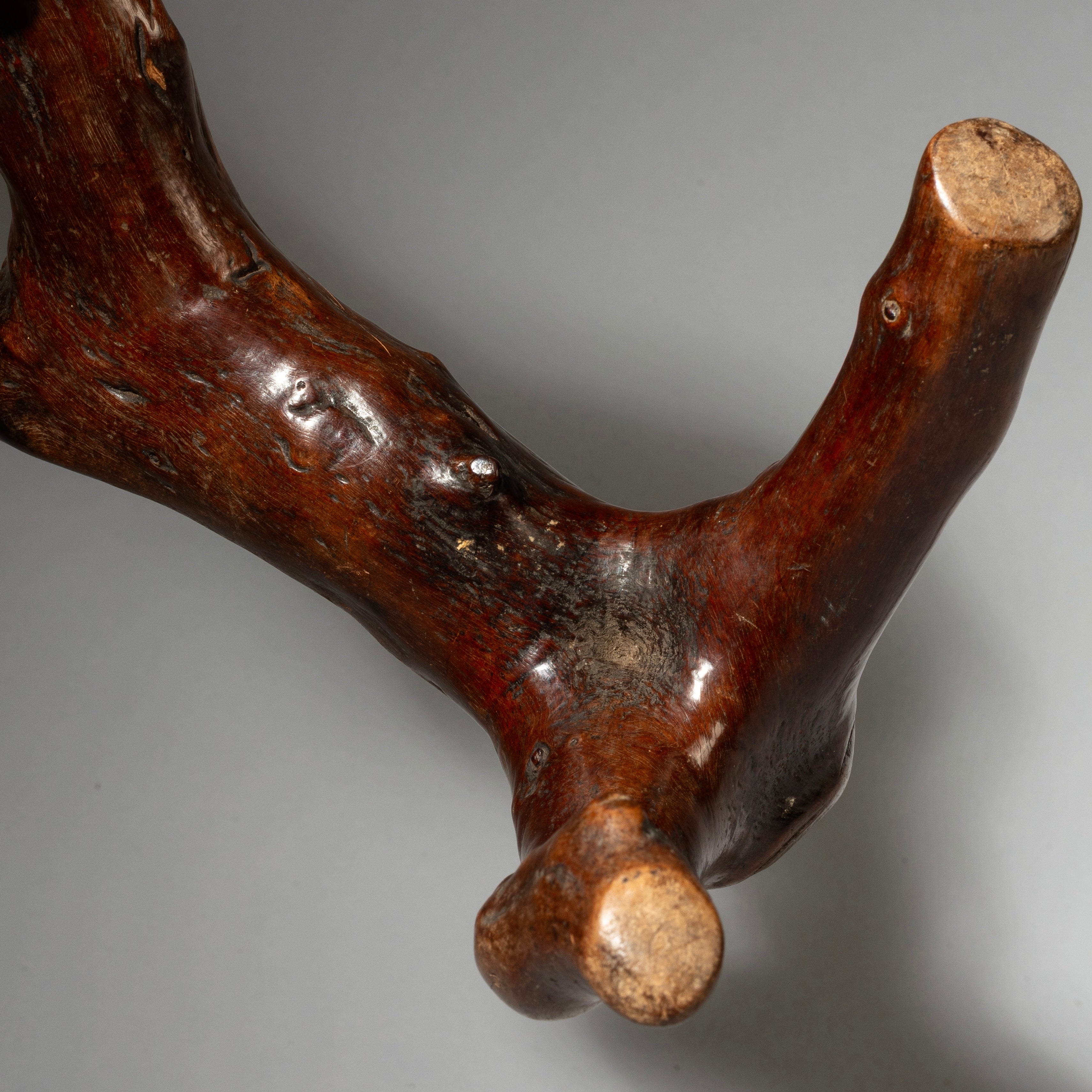 A LOVELY TACTILE ORGANIC HEADREST FROM THE RENDILLE TRIBE OF KENYA  (No 4251 )