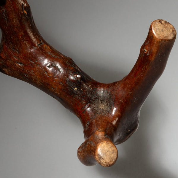 A LOVELY TACTILE ORGANIC HEADREST FROM THE RENDILLE TRIBE OF KENYA  (No 4251 )